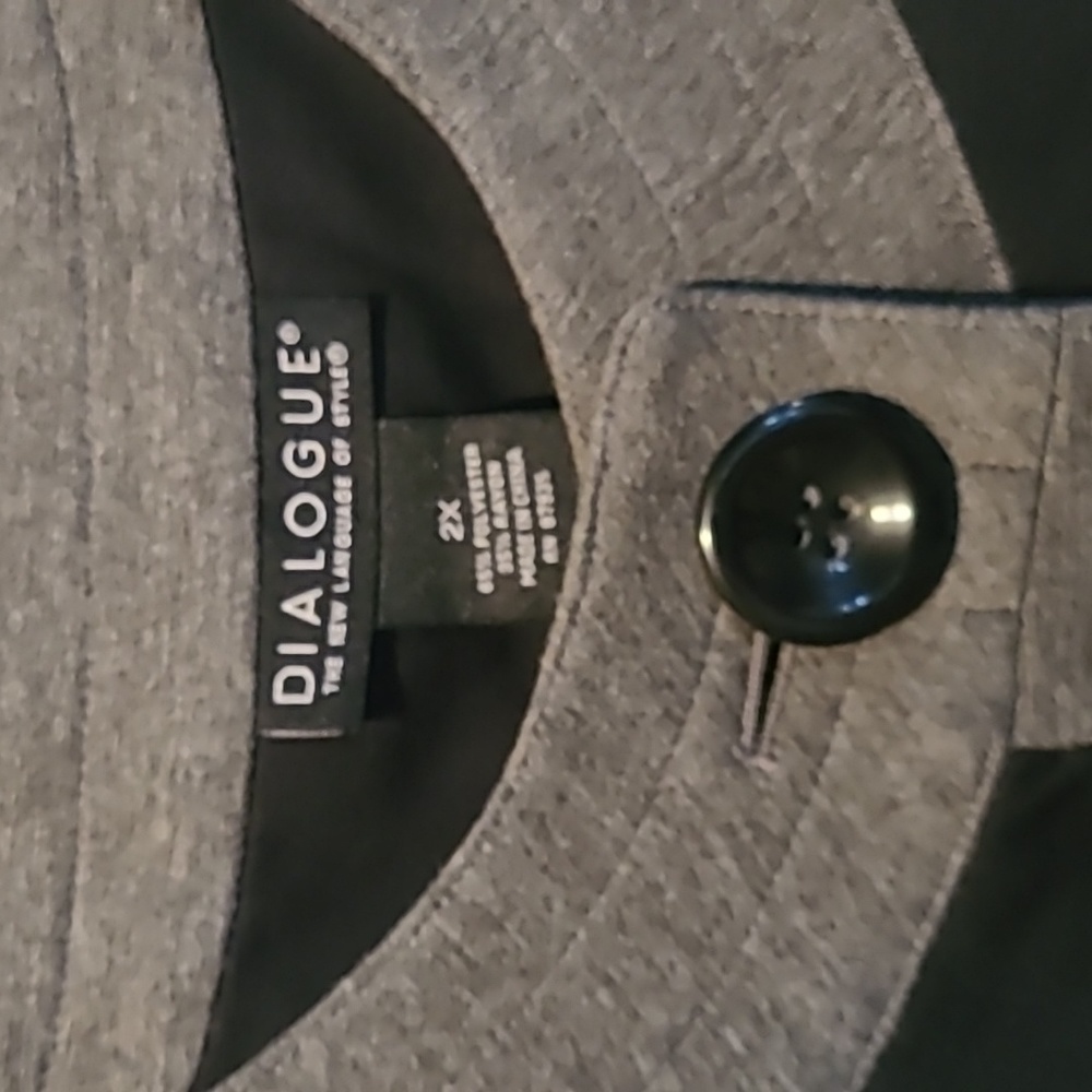Dialogue Button Up Top - Picture 3 of 4